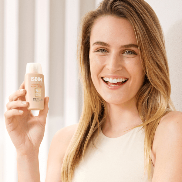 ضد آفتاب مجیک فیوژن واتر ایزدین لایت اصلی 50 میل – ISDIN Fotoprotector Fusion Water MAGIC Light SPF 50 - Image 3